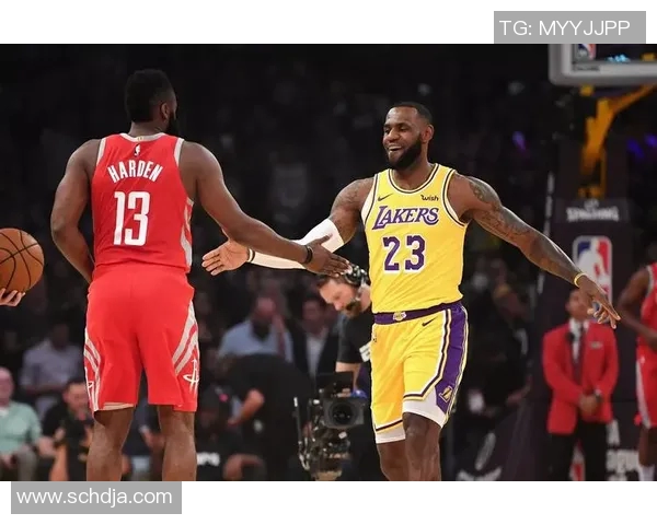 湖人对火箭精彩对决回顾球星表现与战术分析全景呈现